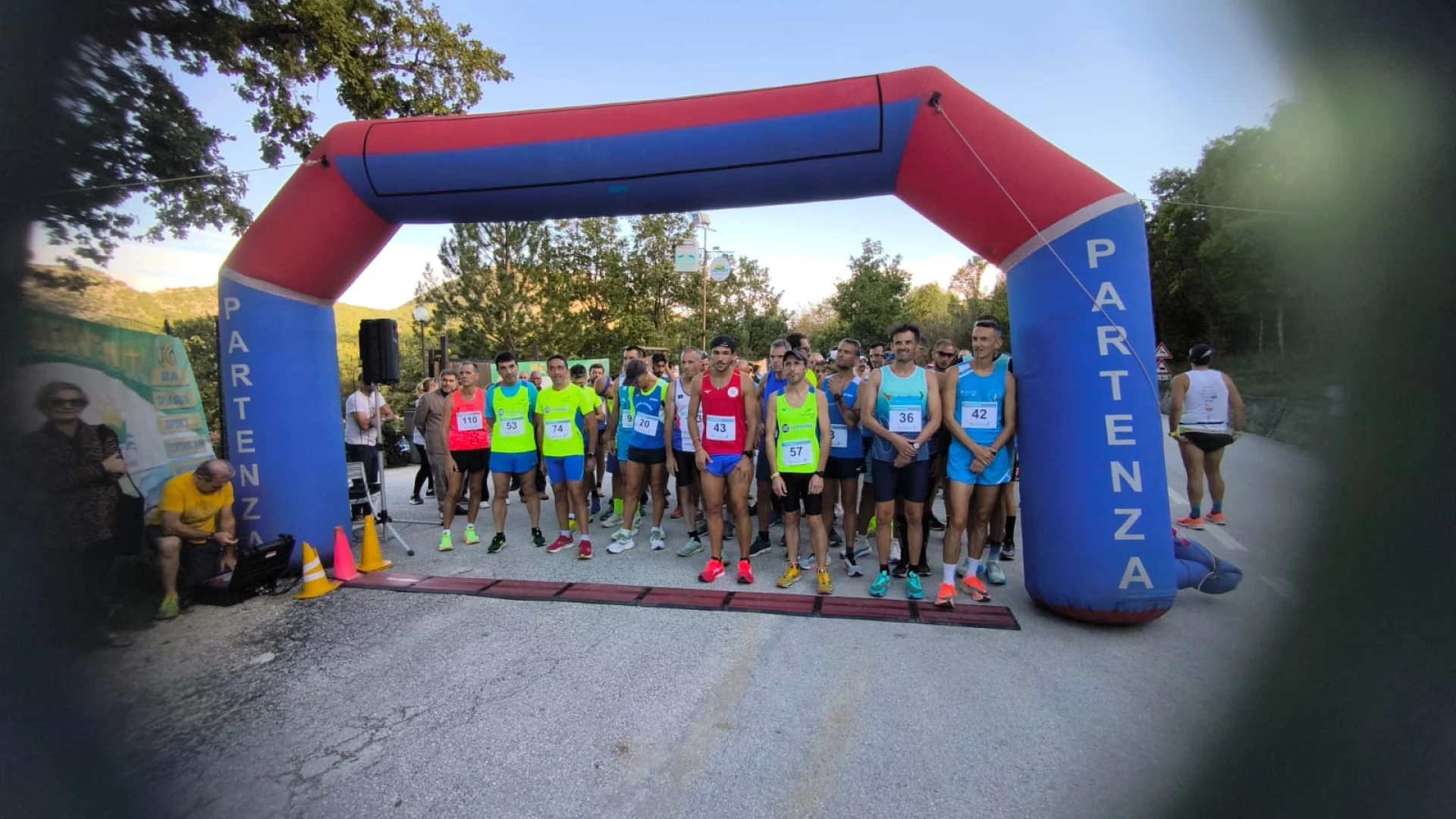 Pardo La Serra si aggiudica la seconda edizione della Corrilago. Spettacolo sulle rive del lago di Castel San Vincenzo. Successo per la società organizzatrice B-Lake Runner Volturno. GUARDA IL SERVIZIO.